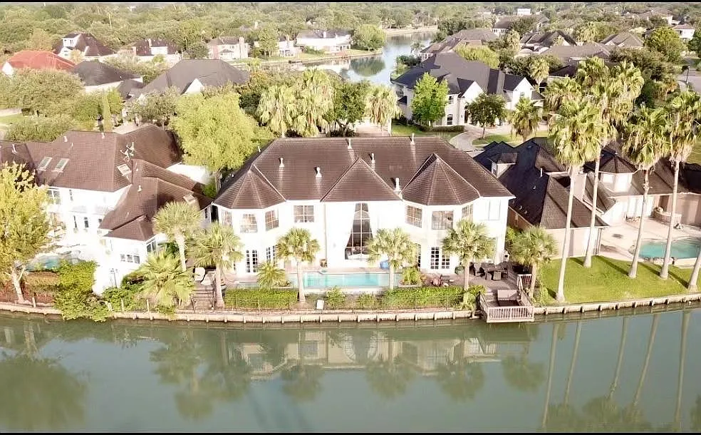 5 bed, 4.5 bath, 4783 sqft, $11,000 — Photo 2