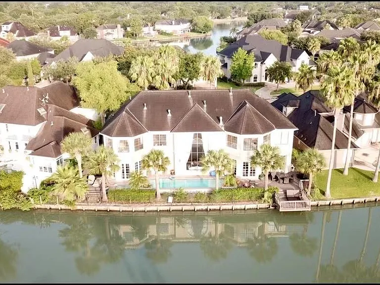 27 Swan Isle Blvd — Photo 2