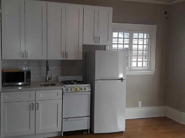 California Apartments — Photo 3