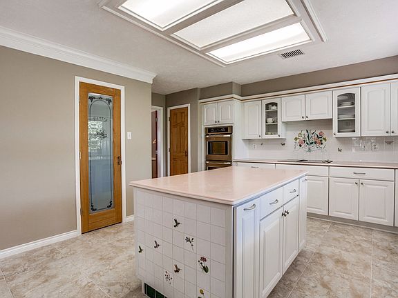 5th image of 2802 Wren Ln