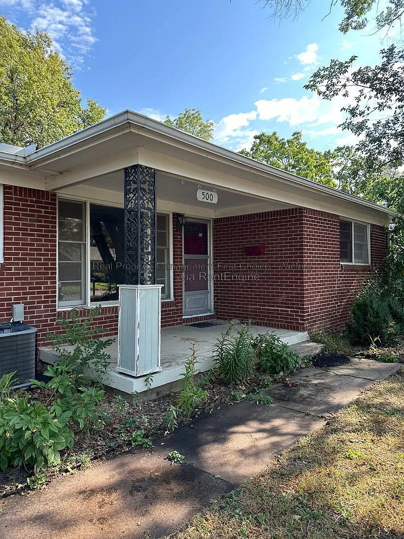 3 bed, 1.0 bath, 1488 sqft, $1,150 — Photo 2