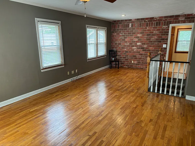 316 W Kirwin Ave — Photo 4