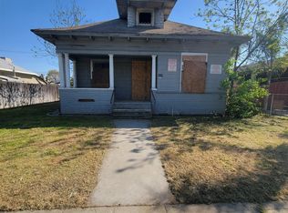 3036 E McKenzie Ave, Fresno, CA 93701