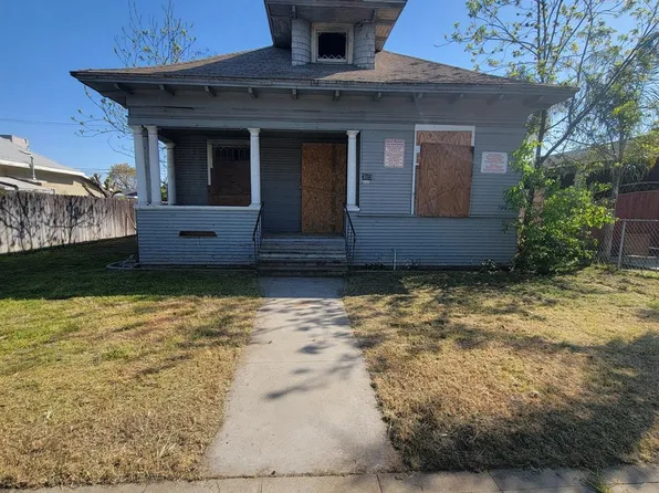 3036 E McKenzie Ave, Fresno, CA 93701
