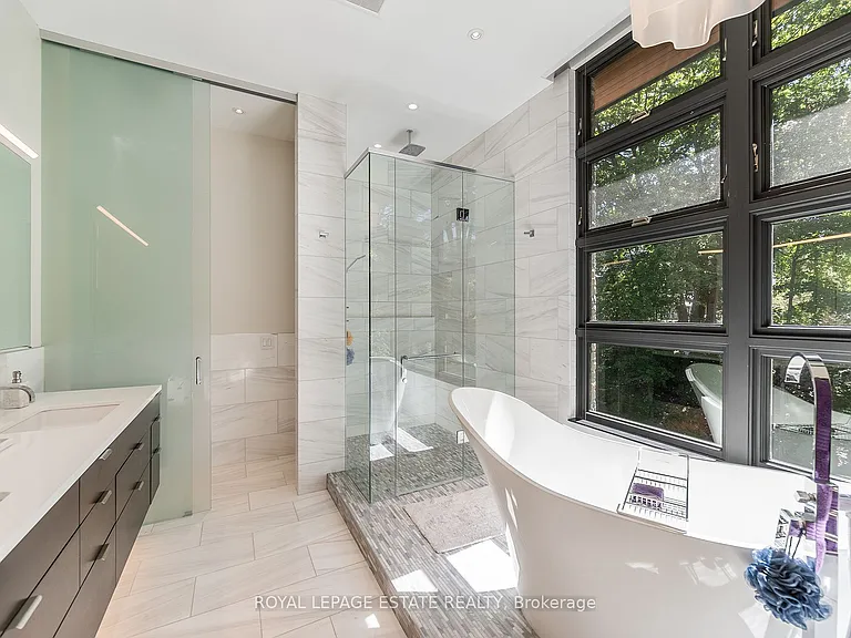 11 Pine Cres — Photo 32