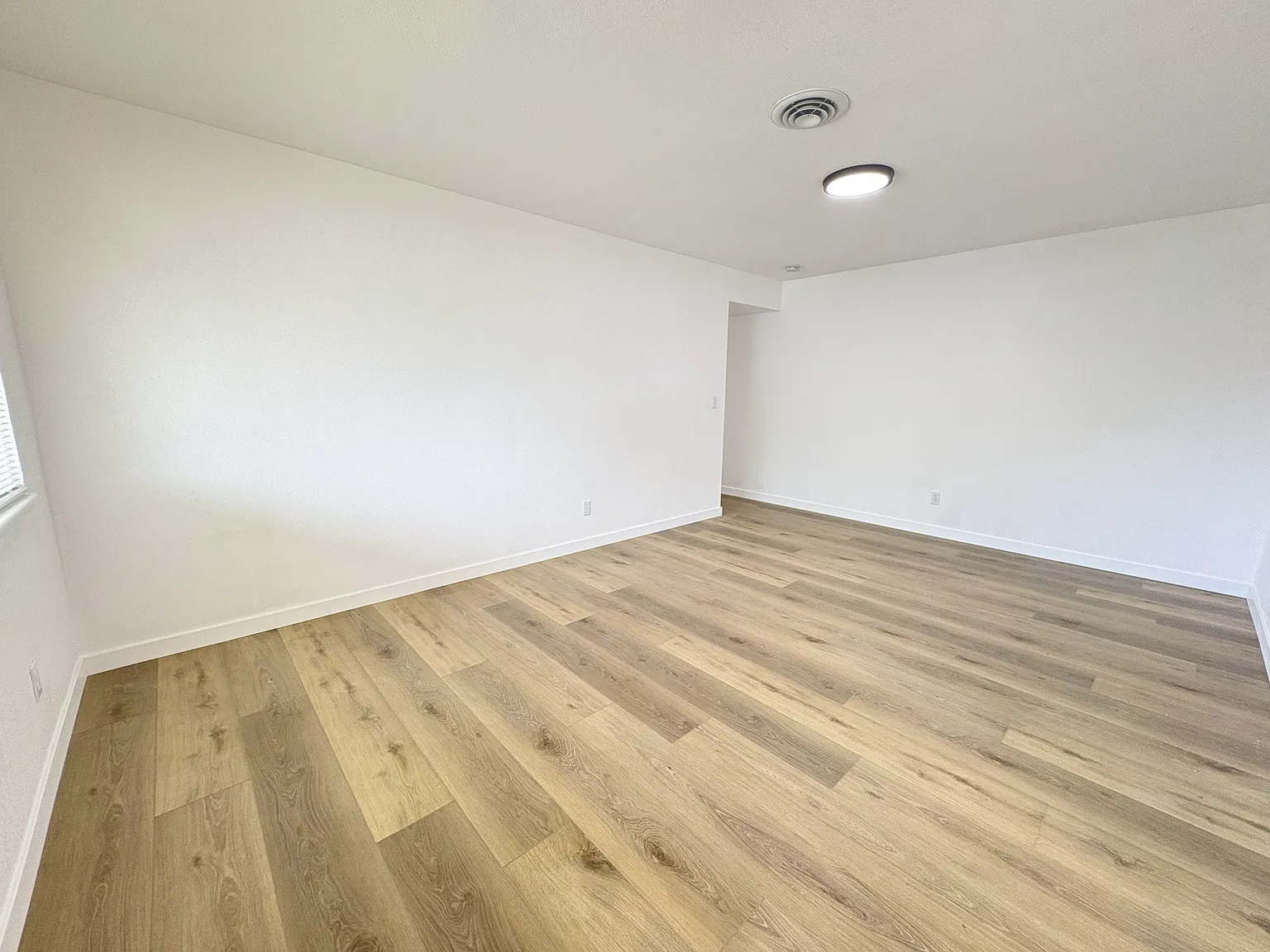 2 bed, 963 sqft, $1,950 — Photo 4