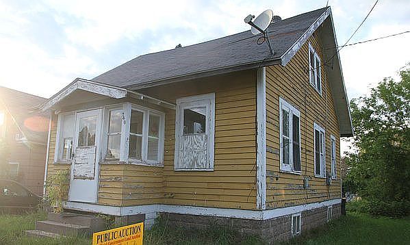 1st image of 740 Celia St