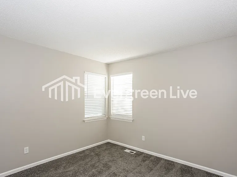 7211 Meadow Glen Dr — Photo 8
