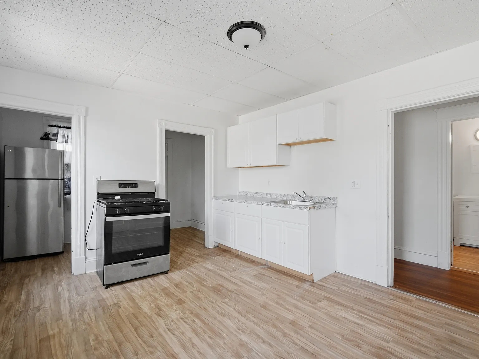3 bed, $1,800 — Photo 2