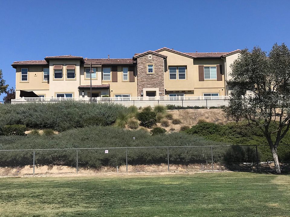 1st image of 44087 Calle Luz