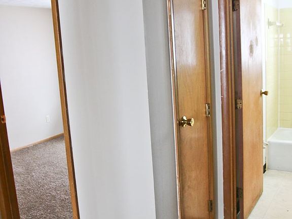 4th image of 2807 Lansing Dr APT 5
