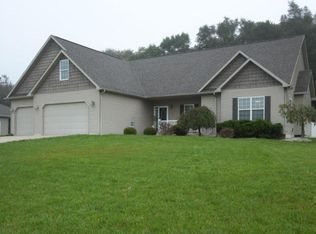 1047 N Stoneridge Dr, Plainwell, MI 49080