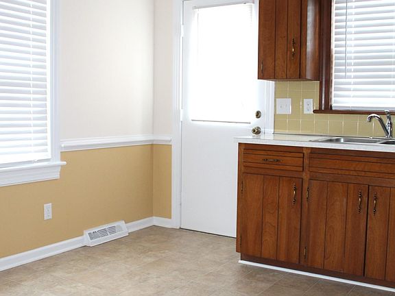 5th image of 101 Maple Hills Dr #A