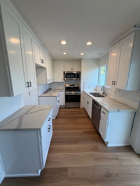 1st image of 323 E 18th St APT B