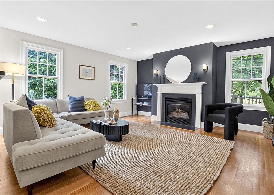 1st image of 89 Boylston St #89