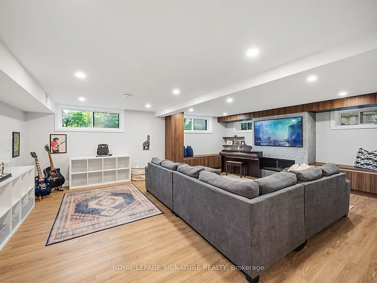 74 Fallingbrook Dr — Photo 27