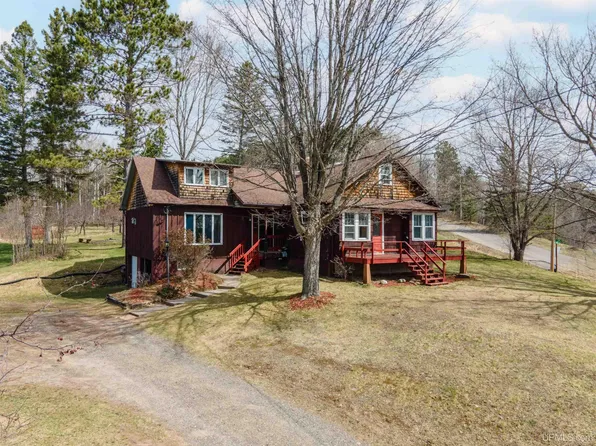 645 Hunter St, Iron River, MI 49935