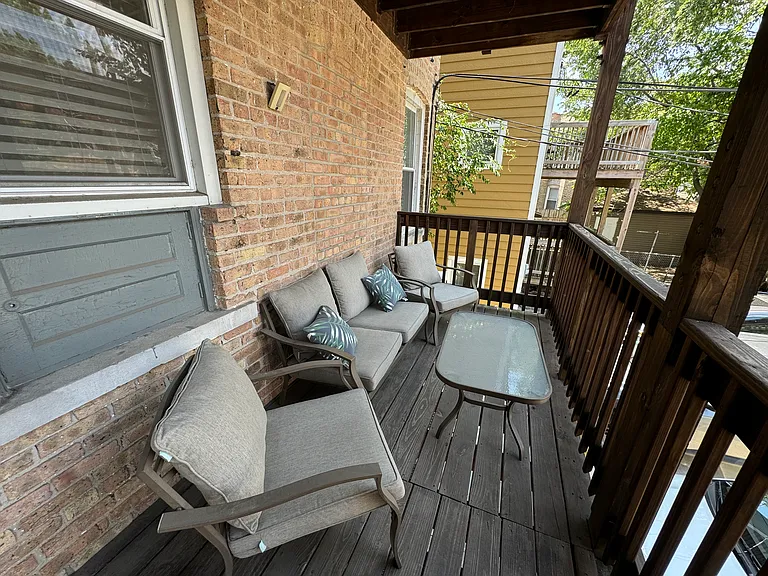 1218 W Roscoe St #1 — Photo 11