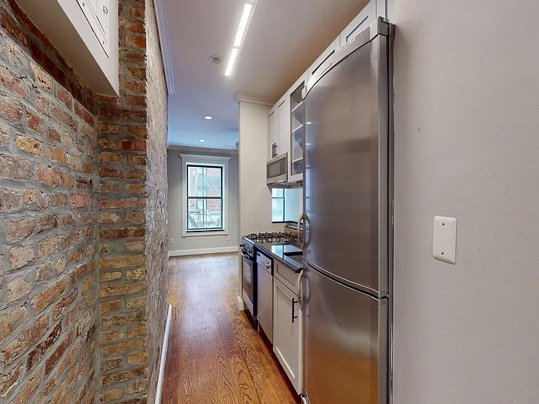 232 Elizabeth St #5B — Photo 11