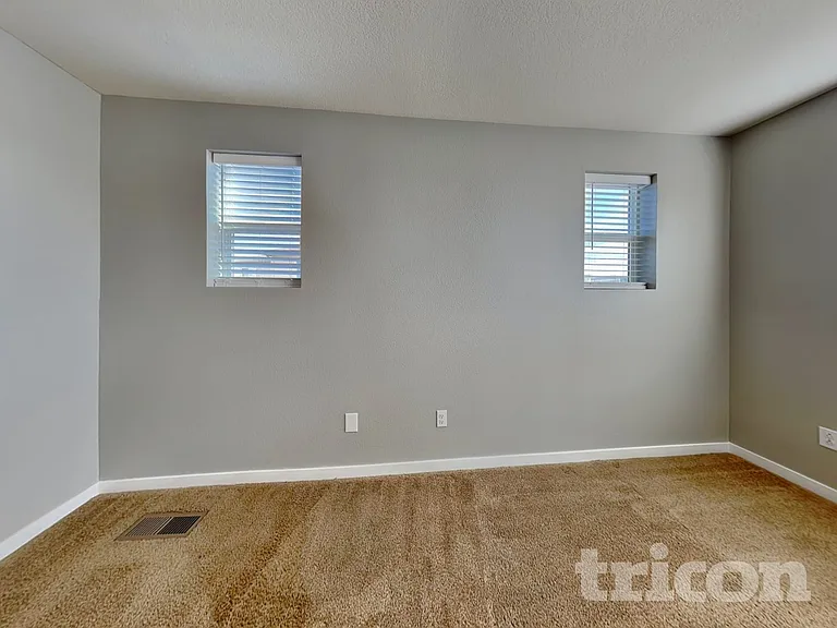 10239 Southlawn Cir — Photo 6