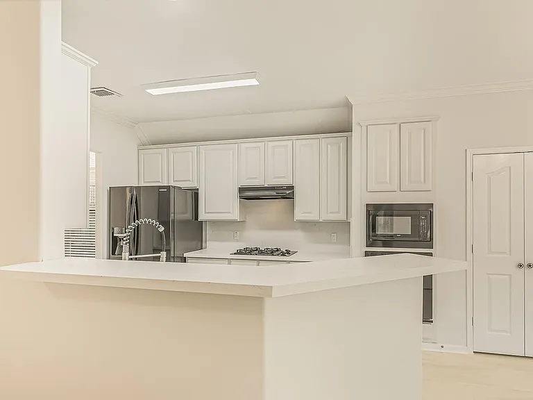 71 N Queenscliff Cir — Photo 4