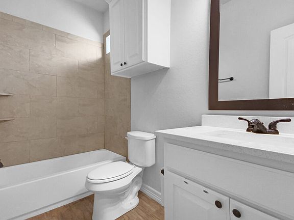 5th image of 903 Montclair Ave #B