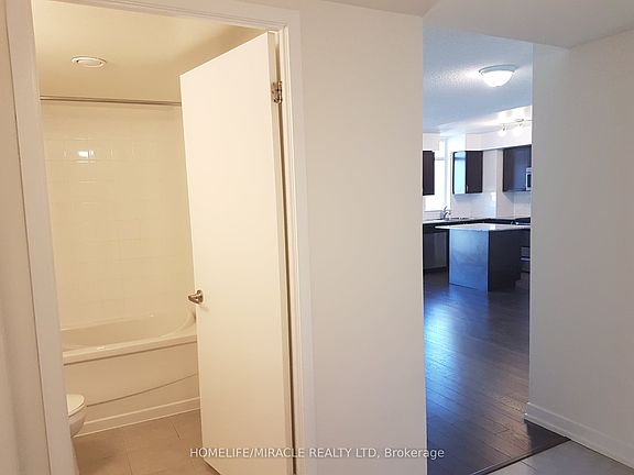 4th image of 816 Lansdowne Ave Unit 423
