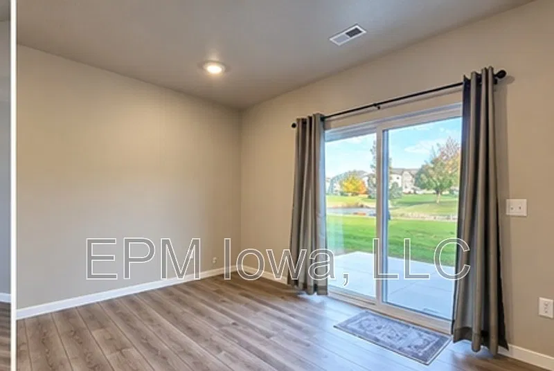 3 bed, 2.5 bath, 1918 sqft, $2,500 — Photo 3