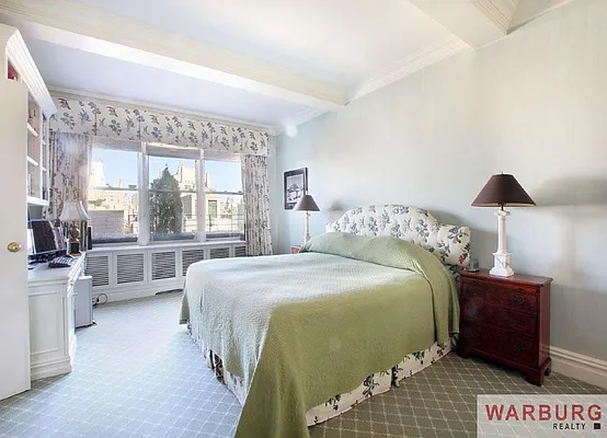 Sold by Warburg | media 22