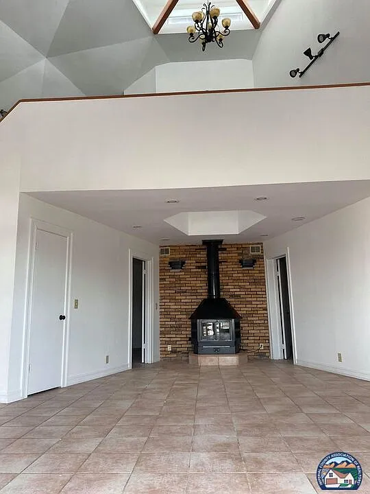3 bed, 2.0 bath, 2275 sqft, $1,950 — Photo 4