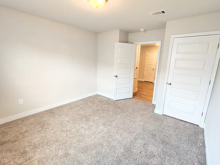 Eastland Cir — Photo 16