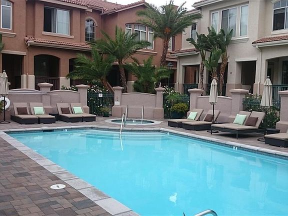 4th image of 950 Camino De La Reina Unit 9