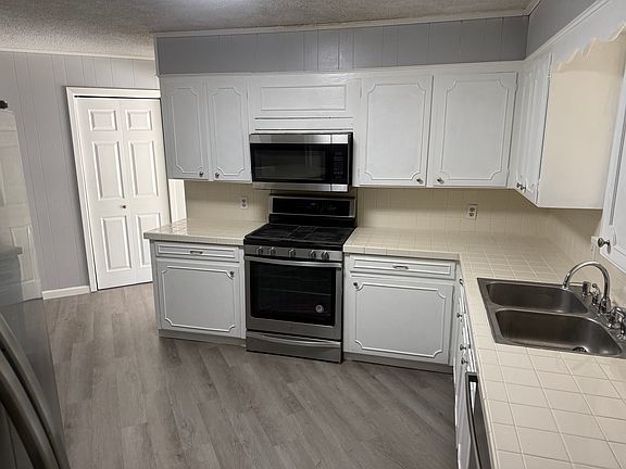 2nd image of 2806 Breville St