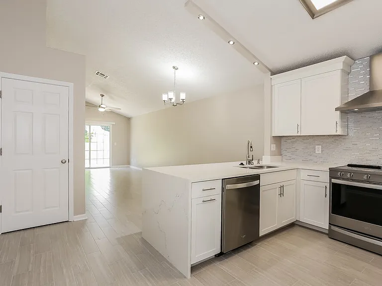 12639 Ashmore Green Dr N — Photo 8