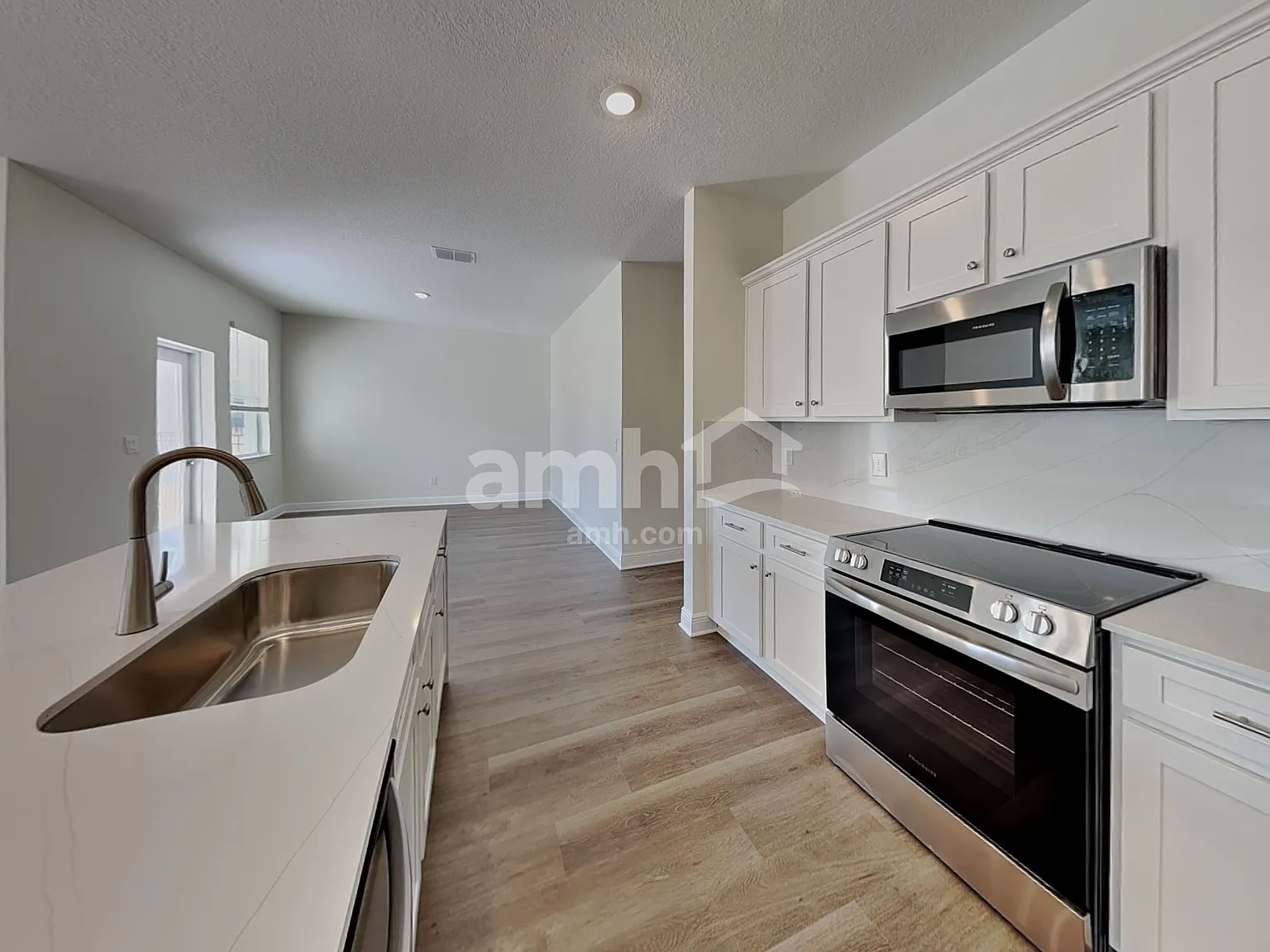 3 bed, 2.0 bath, 1700 sqft, $2,570 — Photo 4