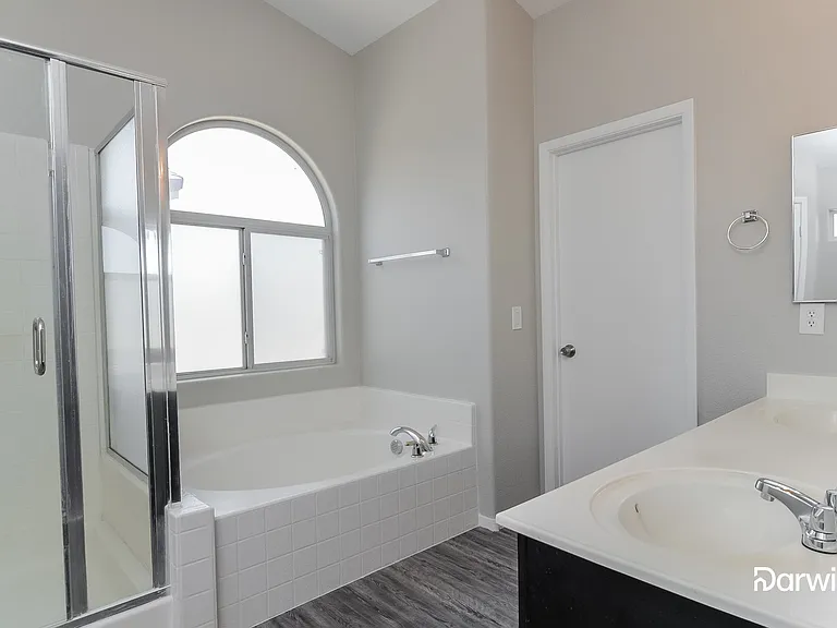 4828 Longshot Dr — Photo 9