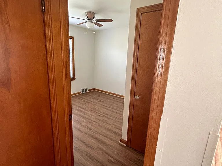 122 Steele Ave — Photo 5
