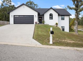459 Rosenthal Dr, Lebanon, MO 65536
