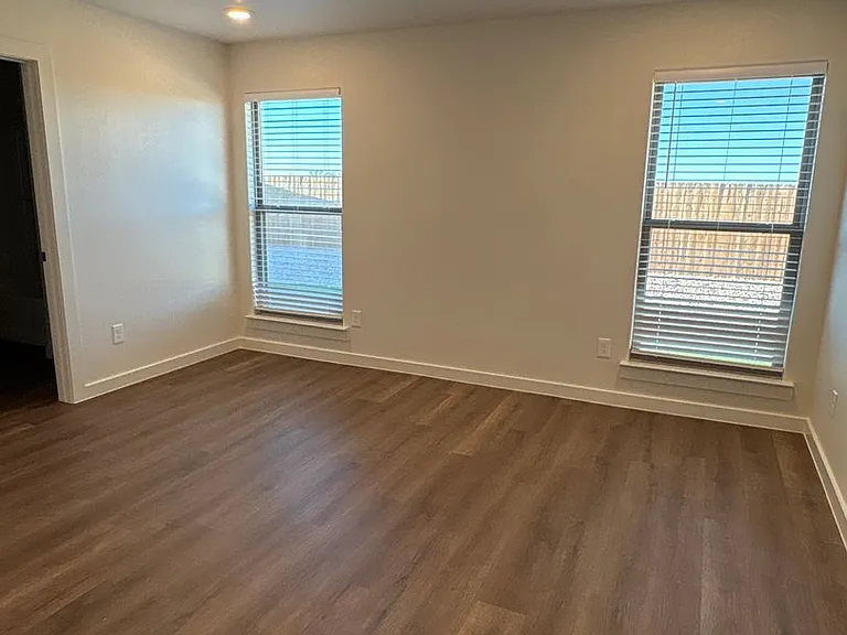 2162 Langford Ave — Photo 6