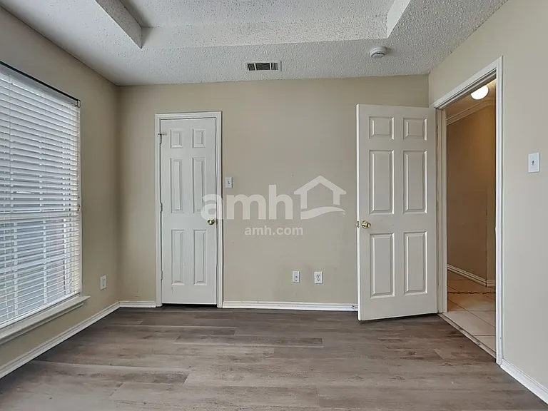 2717 Primrose Ln — Photo 17