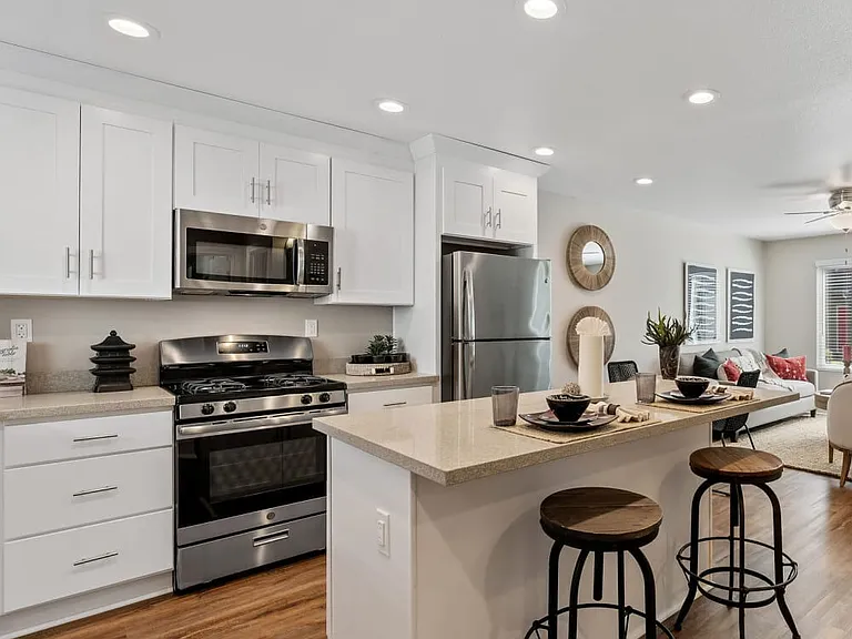 PINEBROOK APTS — Photo 9
