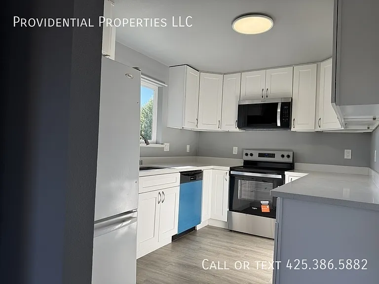 708 D St SE — Photo 3
