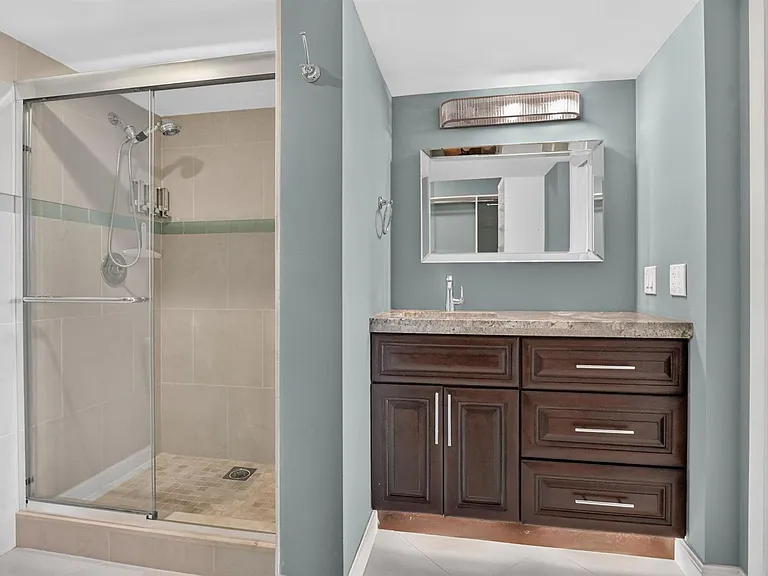 6061 Balboa Cir #206 — Photo 18