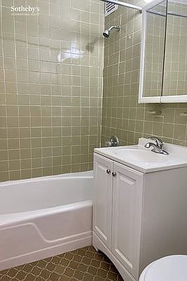 4th image of 41 W 71st St #6B