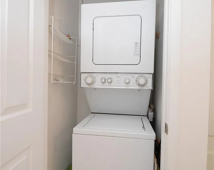 2102 Greenwood Ave #B — Photo 11