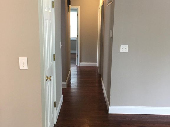 4th image of 558 Eastwood Dr
