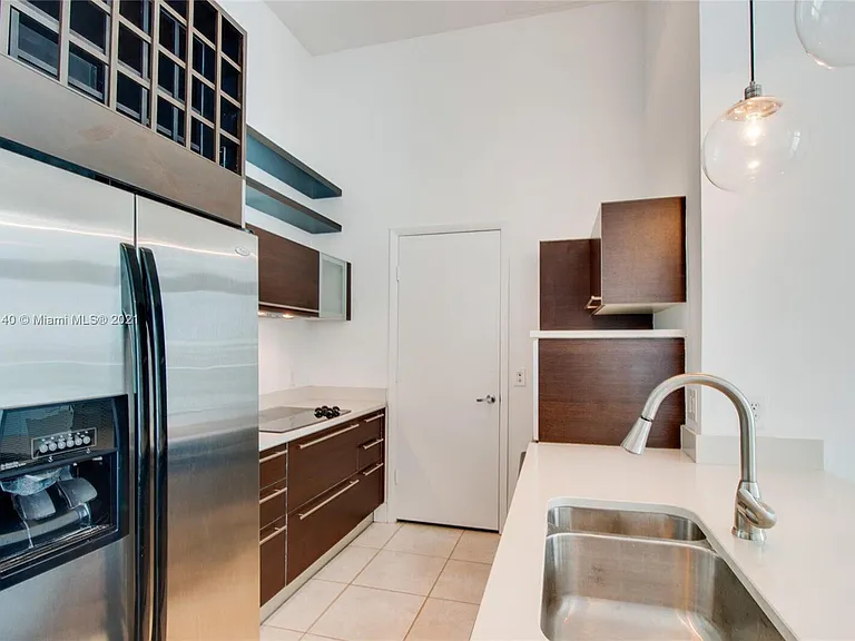 1900 N Bayshore Dr #912 — Photo 3