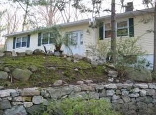 233 Hilltop Ct, Pompton Lakes, NJ 07442