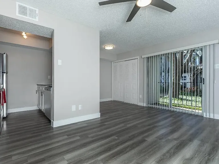 Villas on Rosemeade East — Photo 4