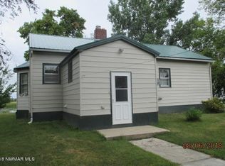 227 Oak Rd, Warroad, MN 56763